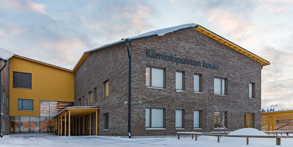 Asiakasreferenssikuva Kiiminkipuiston Koulusta.